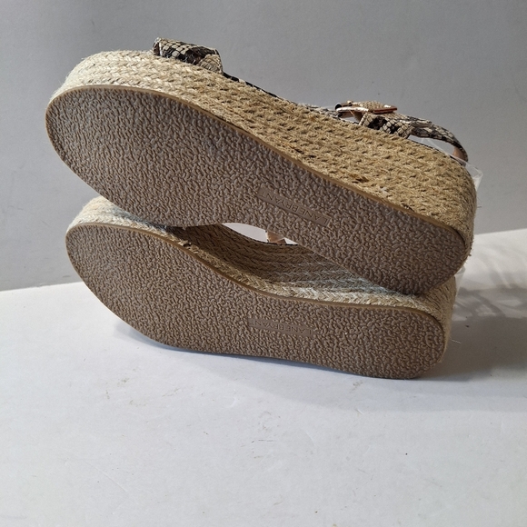 Lane Bryant Cream Black Snakeskin Mobwife Retro Strappy Platform Wedges Size 7W - Picture 10 of 15